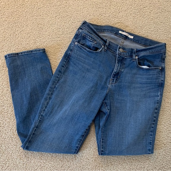 Levi's Women's Classic Straight Leg Denim Jeans (size 29) or 8M - Picture 2 of 10